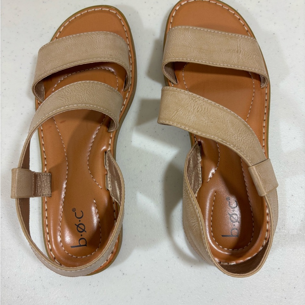 BOC new size 8 women’s slip on tan sandal.